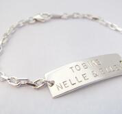 Armband med stilren bricka
